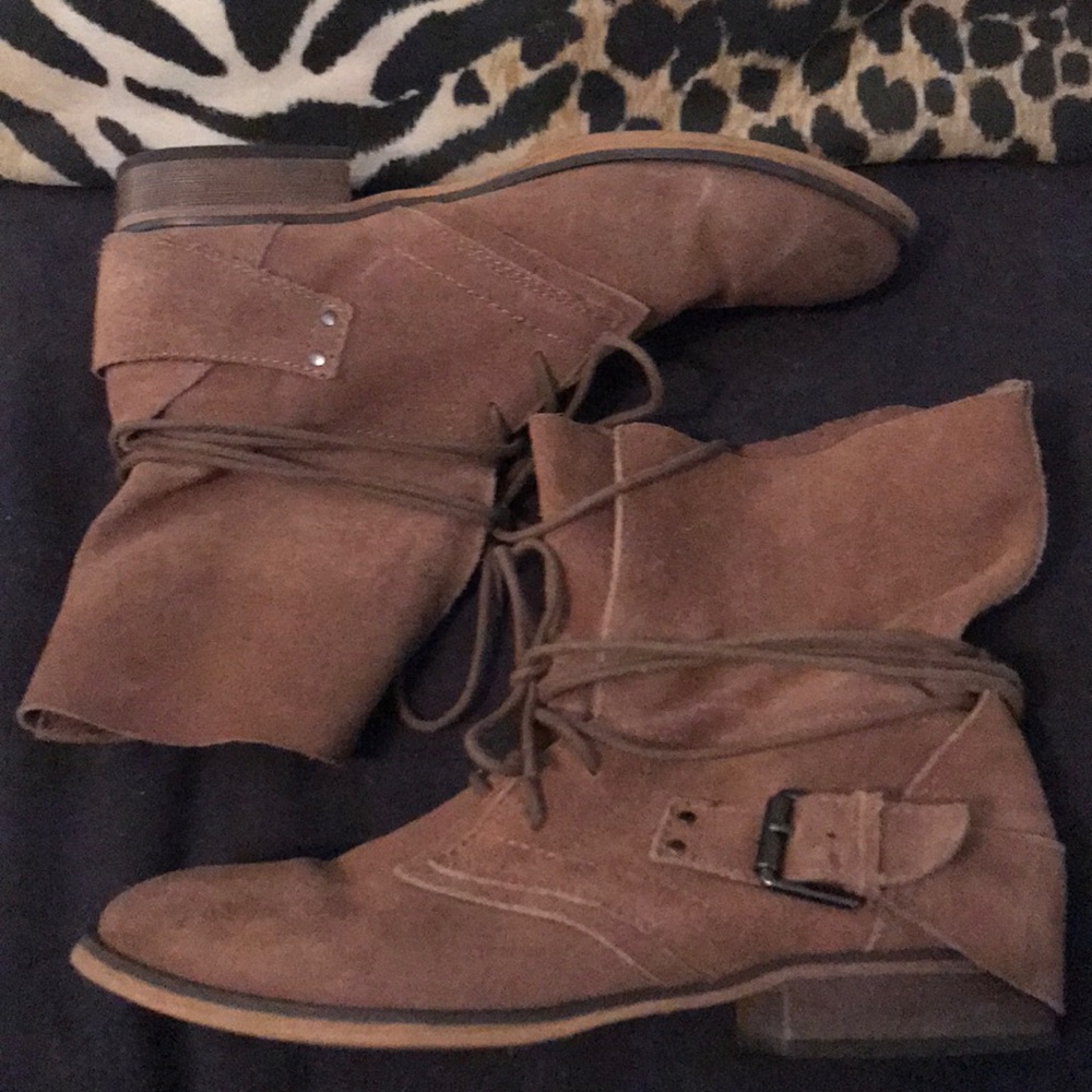 Carlos tan suede slouchy ankle boot, size 8.5M